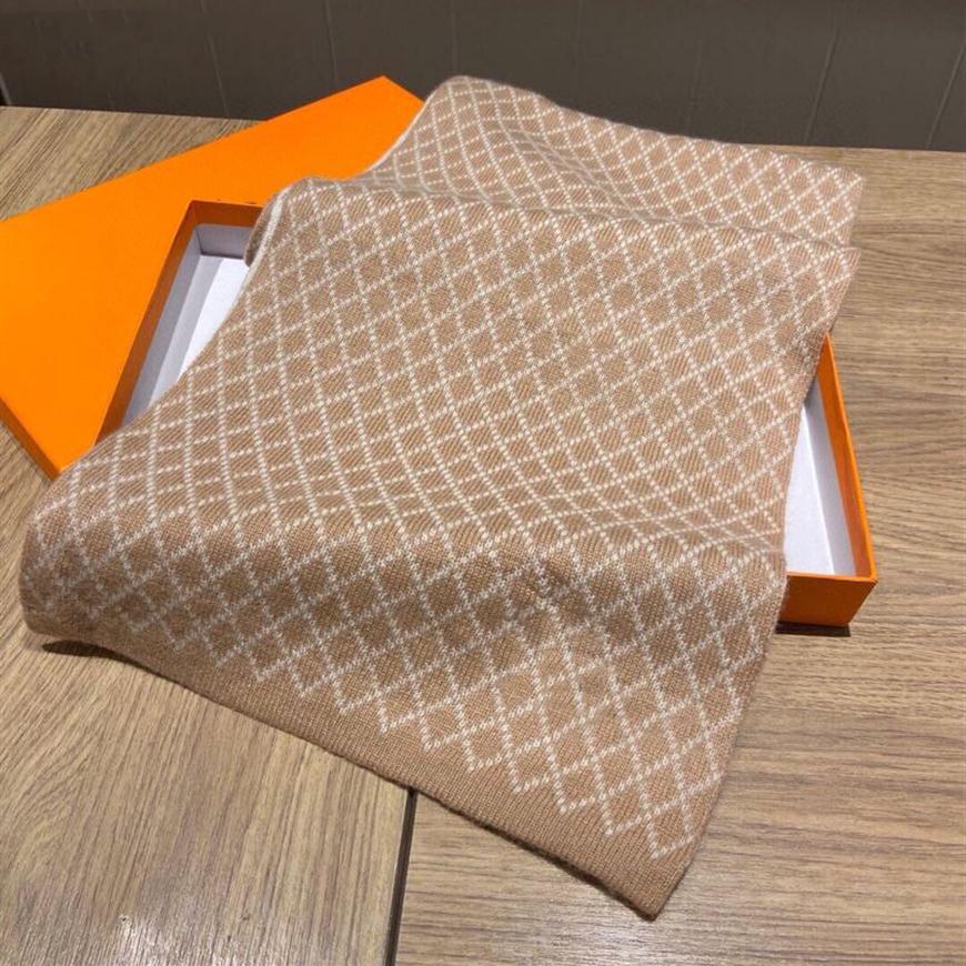 Fashion designer cashmere men's luxury plaid checkerboard scarf high quality scarfs winter thick 2 colors 30cm-180cm With box305f Juk
Fashion designer cashmere men's luxury plaid checkerboard scarf high quality scarfs winter thick 2 colors 30cm-180cm With box305f Juk