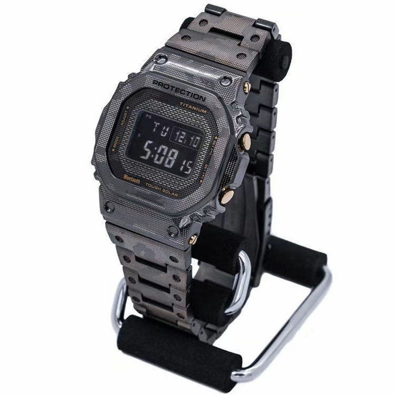 Iced Out Watch Square Men's Sports Quartz Digital Watch LED Camouflage Oak Series Steel Band Folding Buckle Waterproof World Time
Iced Out Watch Square Men's Sports Quartz Digital Watch LED Camouflage Oak Series Steel Band Folding Buckle Waterproof World Time