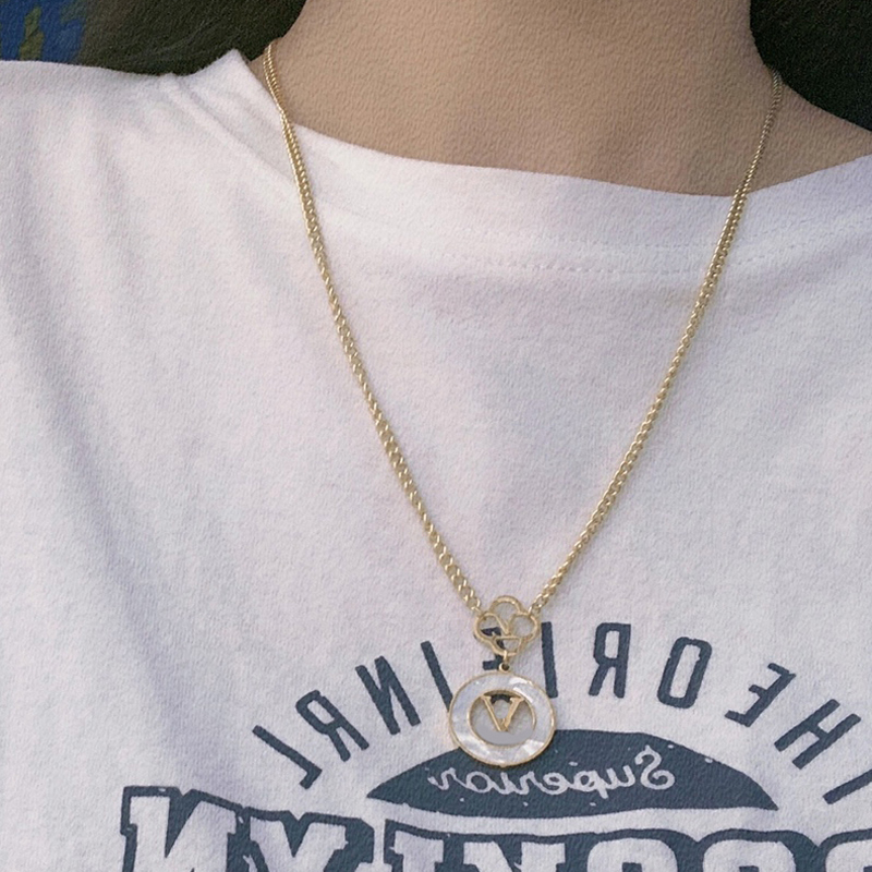 Designer Deluxe Pendant Necklace Exquisite Fritillaria Necklace High End Style Jewelry Long Chain 18k Gold Plated Selected Gift Family Friends Lovers Birthday
Designer Deluxe Pendant Necklace Exquisite Fritillaria Necklace High End Style Jewelry Long Chain 18k Gold Plated Selected Gift Family Friends Lovers Birthday