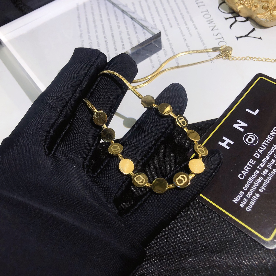 Charm Design Pendant Necklace 18k Gold Plated Long Chain Necklace Luxury Jewelry Accessories Fashion Wear Travel Exquisite Gift Christmas Valentine's Day
Charm Design Pendant Necklace 18k Gold Plated Long Chain Necklace Luxury Jewelry Accessories Fashion Wear Travel Exquisite Gift Christmas Valentine's Day