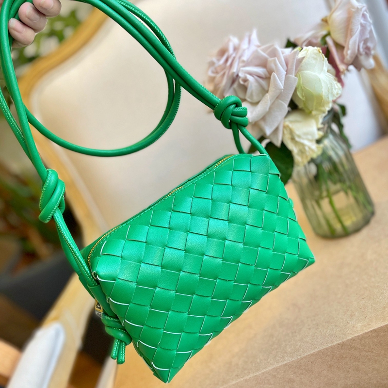 Designer bag Women Crossbody The Pouch Soft Calfskin Ladies Fashion Handbag Loop Shoulder Bags Genuine Leather Knitting Mini Luxury Evening Tote Bag, 5# size22x13x5cm
Designer bag Women Crossbody The Pouch Soft Calfskin Ladies Fashion Handbag Loop Shoulder Bags Genuine Leather Knitting Mini Luxury Evening Tote Bag, 5# size22x13x5cm