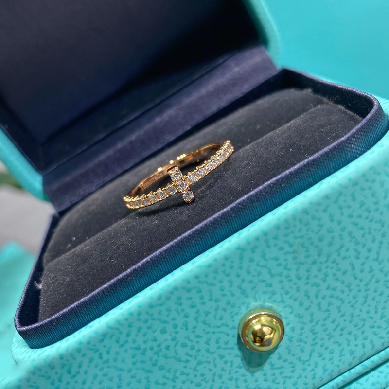 Luxury designer rings for men and women universal fashion simple classic style gift to give engagement social party applicable beautiful good
Luxury designer rings for men and women universal fashion simple classic style gift to give engagement social party applicable beautiful good