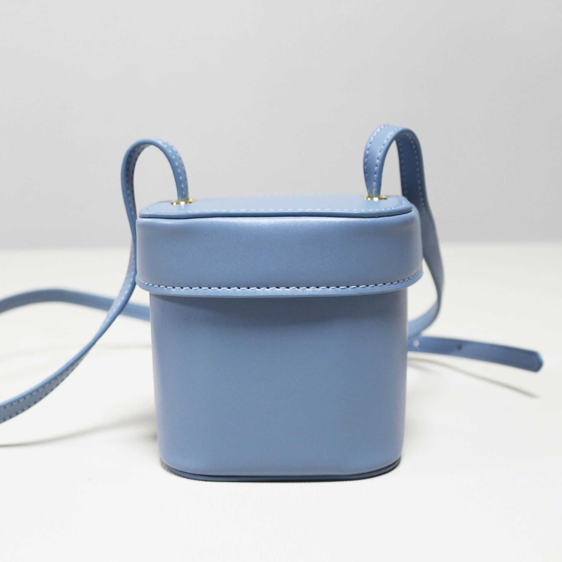 3ZQE High Quality Handbag Celinns Classic Original Luxury Designer Bag New Triumphal Arch Lunch Leather Mini Square Hand One Shoulder Diagonal Women's, 10x10x10cm
3ZQE High Quality Handbag Celinns Classic Original Luxury Designer Bag New Triumphal Arch Lunch Leather Mini Square Hand One Shoulder Diagonal Women's, 10x10x10cm