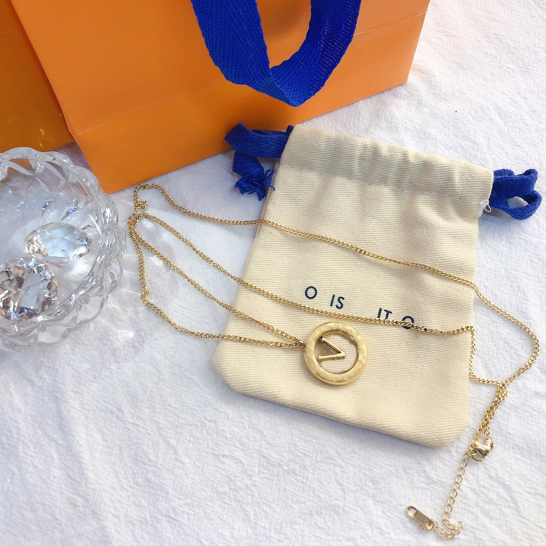 Luxury Designer Necklaces Long Chain Pendant Necklace 18k Gold Plated Exquisite Jewelry Accessories Couple Family Classic Premium Gift City Lady Style
Luxury Designer Necklaces Long Chain Pendant Necklace 18k Gold Plated Exquisite Jewelry Accessories Couple Family Classic Premium Gift City Lady Style