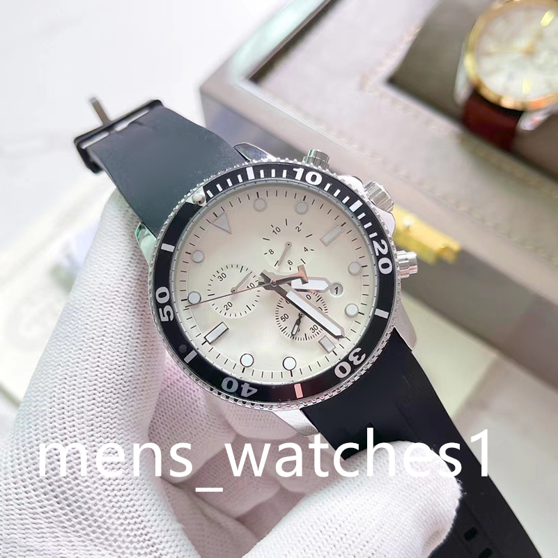 New luxury men's watch multi-function latest sports style 316L refined steel surface diameter 42mm, Kalamboro glass
New luxury men's watch multi-function latest sports style 316L refined steel surface diameter 42mm, Kalamboro glass