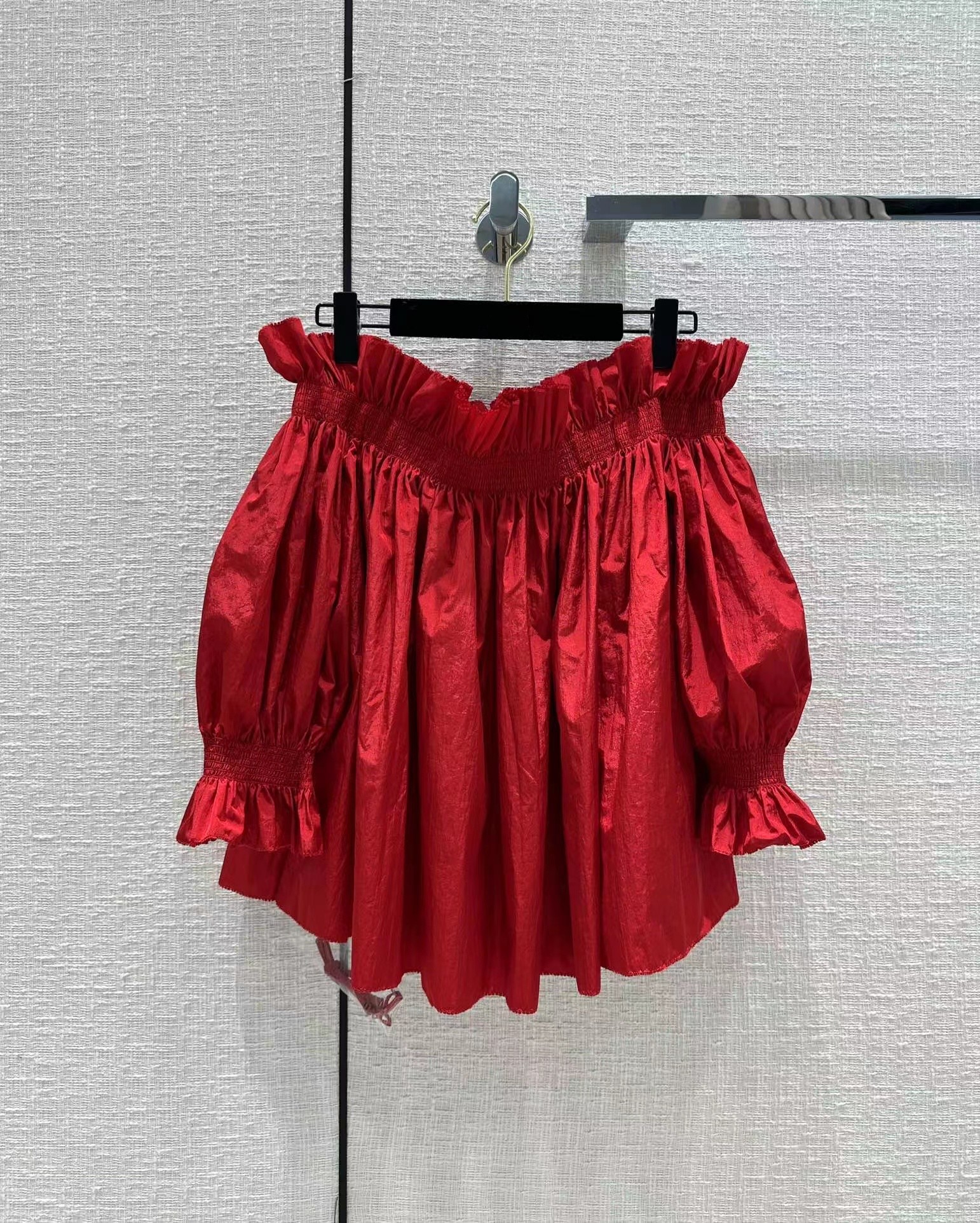 Milan Runway Shirts 2023 New Spring Slash Neck Long Sleeve Designer Blouses Brand Same Style Women' Shirts 1111-15, Red
Milan Runway Shirts 2023 New Spring Slash Neck Long Sleeve Designer Blouses Brand Same Style Women' Shirts 1111-15, Red