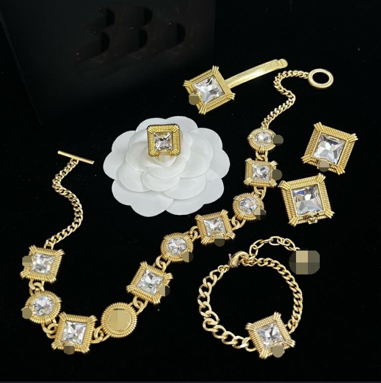 Fashion Basilisk Medusa Square crystal Pendants Women's Bracelet Necklace Stud Earring Sets Brass 18K gold plating Ladies Designer Jewelry Ve-8N1, The color of picture show
Fashion Basilisk Medusa Square crystal Pendants Women's Bracelet Necklace Stud Earring Sets Brass 18K gold plating Ladies Designer Jewelry Ve-8N1, The color of picture show