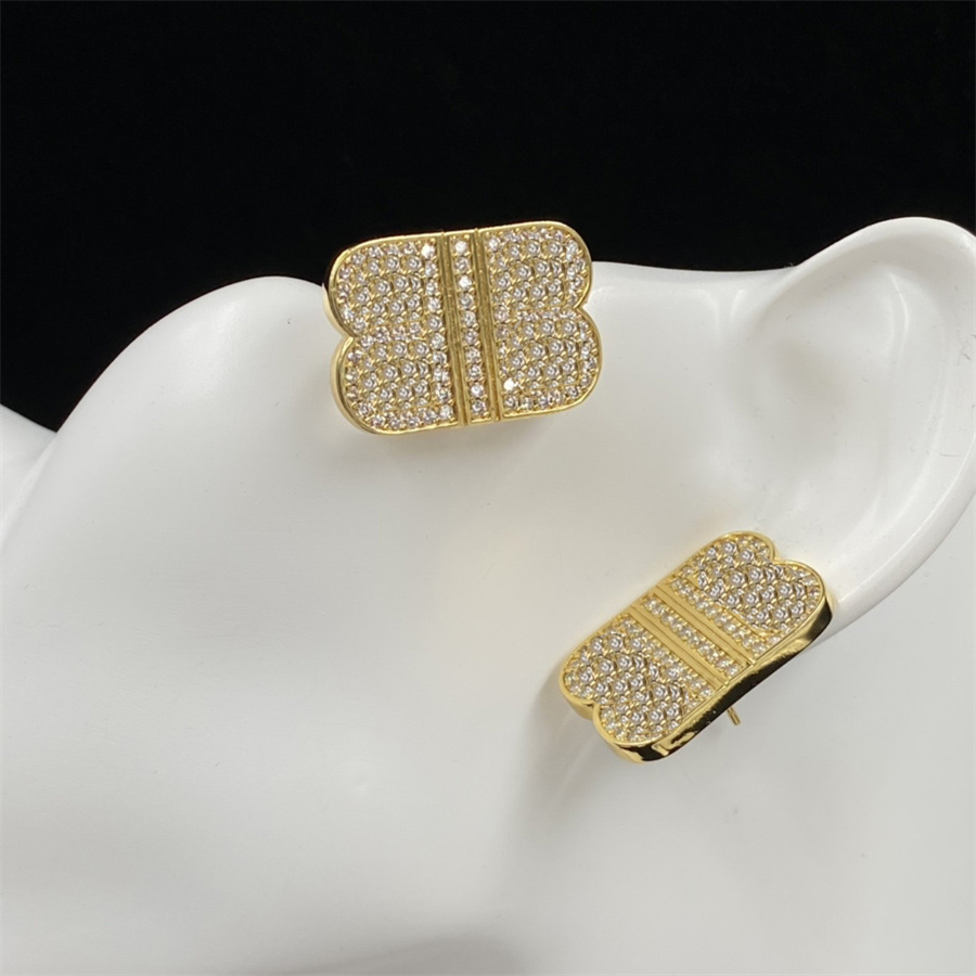 Luxurys Designers Womens Earring Fashion Mens b Earrings Jewelrys Formal Women Shine Diamond Pendant Studs Hoop Ear Rings Wedding Partys
Luxurys Designers Womens Earring Fashion Mens b Earrings Jewelrys Formal Women Shine Diamond Pendant Studs Hoop Ear Rings Wedding Partys