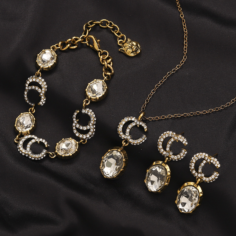 Retro Designer Bangles Link Chain Brand Letter Bracelet Stainless Steel Necklace Stud Earring 18K Gold Plated Crysatl Rhinestone Wristband Jewerlry Accessories
Retro Designer Bangles Link Chain Brand Letter Bracelet Stainless Steel Necklace Stud Earring 18K Gold Plated Crysatl Rhinestone Wristband Jewerlry Accessories