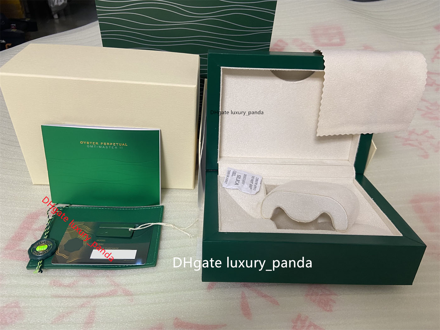 Luxury 5A dark green watch boxes original wooden fashion gift box for 126610 126613 116500 116506 126710 126660 Rolex watches box card booklet handbag-a2
Luxury 5A dark green watch boxes original wooden fashion gift box for 126610 126613 116500 116506 126710 126660 Rolex watches box card booklet handbag-a2