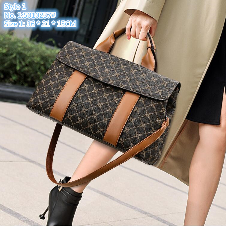 Wholesale factory ladies shoulder bags 2 colors this year's popular printed tote bag elegant atmosphere plaid handbag retro letters contrast leather backpack, Coffee-letter-style 2-letter
Wholesale factory ladies shoulder bags 2 colors this year's popular printed tote bag elegant atmosphere plaid handbag retro letters contrast leather backpack, Coffee-letter-style 2-letter