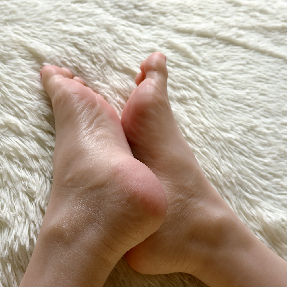 3712 Mannequin Silicone Foot Skin Texture Simulation Female Feet Shoes Jewelry Packaging Display Fetish ToyShoot Props Can bend
3712 Mannequin Silicone Foot Skin Texture Simulation Female Feet Shoes Jewelry Packaging Display Fetish ToyShoot Props Can bend