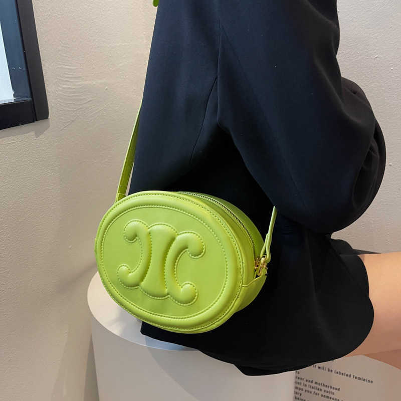 HCEZ High Quality Handbag Celinns Classic Original Luxury Designer Bag Triomphe Moon Pig Nose Portable New Small Spring Summer Single Shoulder Messenger
HCEZ High Quality Handbag Celinns Classic Original Luxury Designer Bag Triomphe Moon Pig Nose Portable New Small Spring Summer Single Shoulder Messenger