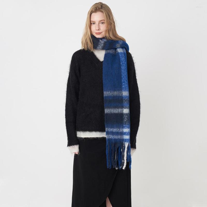 Scarves Autumn And Winter 2022 European Foreign Trade Classic Retro Cashmere Plaid Women's Thickened Warmth Wrapped With Tassel Shawl
Scarves Autumn And Winter 2022 European Foreign Trade Classic Retro Cashmere Plaid Women's Thickened Warmth Wrapped With Tassel Shawl