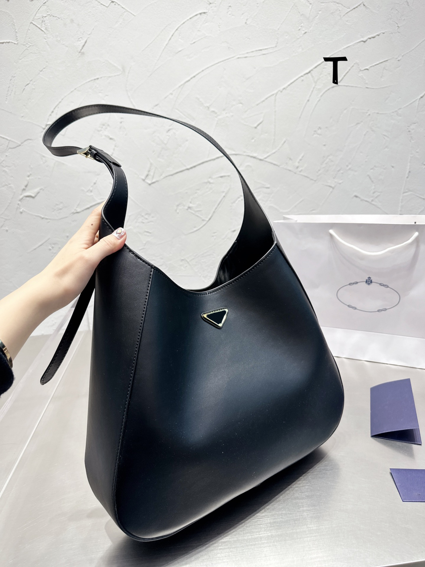 Brand Shoulder Bag Crossbody Luxury Handbag Tote Designer Messenger Bags 5A Quality Classic Genuine Leather Cattlehide 33CM Shopping Hobo, Original box 
Brand Shoulder Bag Crossbody Luxury Handbag Tote Designer Messenger Bags 5A Quality Classic Genuine Leather Cattlehide 33CM Shopping Hobo, Original box