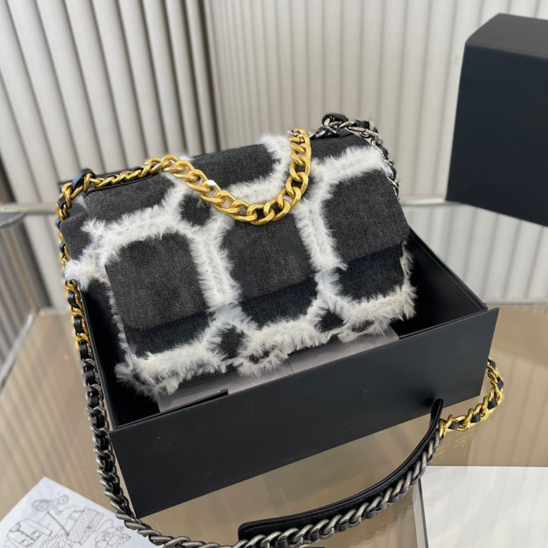 Womens Designer 19 Series Womens Denim Wool Bags Gold Chain Hand Totes Two-tone Crossbody Shoulder With Back Pouch Desigener Handbags 25X17CM, Box
Womens Designer 19 Series Womens Denim Wool Bags Gold Chain Hand Totes Two-tone Crossbody Shoulder With Back Pouch Desigener Handbags 25X17CM, Box