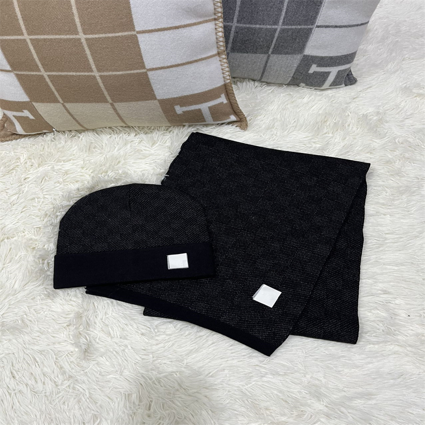 Designer Scarf Hat Set 2022 New Mens Womens Winter Warm Beanie and Scarves Sets Quality Colors Optional Exquisite Gift
Designer Scarf Hat Set 2022 New Mens Womens Winter Warm Beanie and Scarves Sets Quality Colors Optional Exquisite Gift