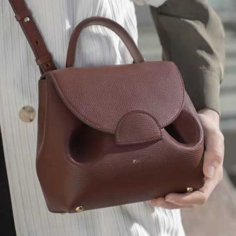 totes bags Totes French Niche Polene Bag Cowhide Fashion Light Luxury One Shoulder Portable Poleno Diagonal Women's 220903 221109 QBLA, Small bordeaux red (22 x 9 x 17cm)
totes bags Totes French Niche Polene Bag Cowhide Fashion Light Luxury One Shoulder Portable Poleno Diagonal Women's 220903 221109 QBLA, Small bordeaux red (22 x 9 x 17cm)