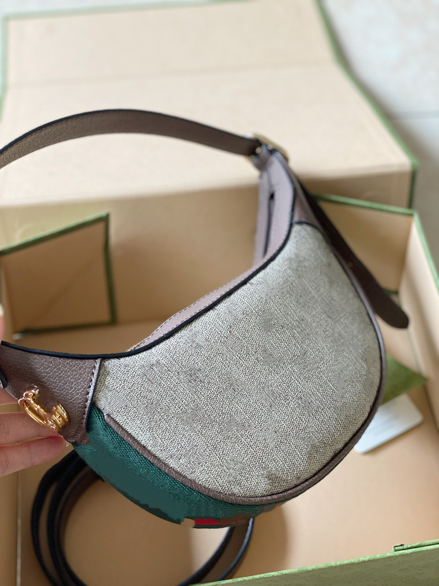Designer Ophidia mini bag woman handbag crossbody bag top qualiy real leather purse pouch canvas shoulder bags Pochette singature Web at the bottom 20cm, White
Designer Ophidia mini bag woman handbag crossbody bag top qualiy real leather purse pouch canvas shoulder bags Pochette singature Web at the bottom 20cm, White