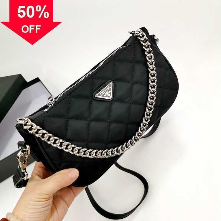Luxury Designer Handbag Bag Women's Mahjong Lingge 2022 New Chain Handbag Casual Mobile Versatile One Shoulder Crossbody Factory Direct Sale, Black
Luxury Designer Handbag Bag Women's Mahjong Lingge 2022 New Chain Handbag Casual Mobile Versatile One Shoulder Crossbody Factory Direct Sale, Black