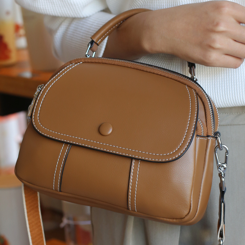 2022 New Fashion Classic Bag Handbag One shoulder messenger bag Suitable for shopping bags in various occasions#88253, Brown
2022 New Fashion Classic Bag Handbag One shoulder messenger bag Suitable for shopping bags in various occasions#88253, Brown