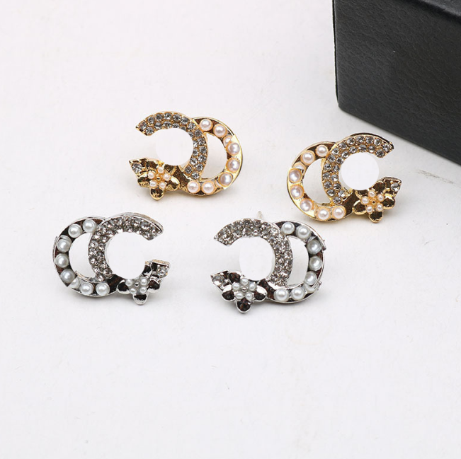 23ss 18K Gold Plated Luxury Brand Designers Double Letters Stud Clip Chain Geometric Famous Crystal Rhinestone Earring Wedding Party Jewerlry
23ss 18K Gold Plated Luxury Brand Designers Double Letters Stud Clip Chain Geometric Famous Crystal Rhinestone Earring Wedding Party Jewerlry