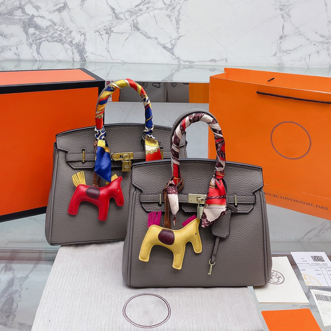 Designers Classic Birkinn Totes Shoulder Bags France Brand Genuine Leather Women Large Capacity Shopping Handbags Fashion Horse Bag Luxury Designer Bag 25/30CM, Orange
Designers Classic Birkinn Totes Shoulder Bags France Brand Genuine Leather Women Large Capacity Shopping Handbags Fashion Horse Bag Luxury Designer Bag 25/30CM, Orange