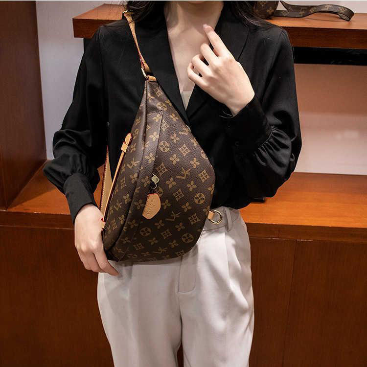 New Classic brown flower Waist Bags designer bag French famous luxury leather crossbody bags Pocket Mens Wallet Designers Purse M43644, White flower
New Classic brown flower Waist Bags designer bag French famous luxury leather crossbody bags Pocket Mens Wallet Designers Purse M43644, White flower