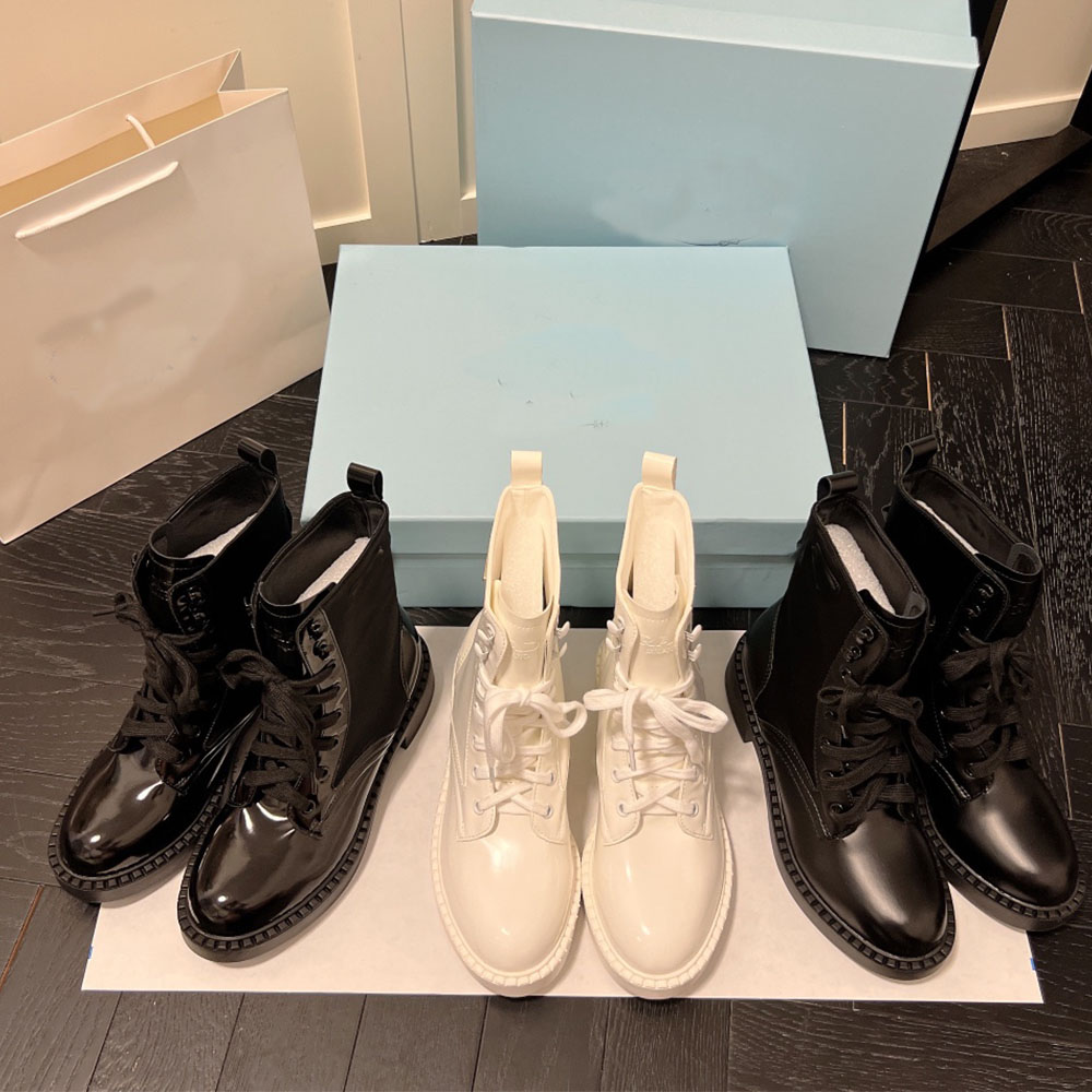 Luxury Brand Designer New Triangle Rider Motorcycle Girl's Thick Sole Elevated Lace up British High Heel Martin Boots in Autumn and Winter 2022, White
Luxury Brand Designer New Triangle Rider Motorcycle Girl's Thick Sole Elevated Lace up British High Heel Martin Boots in Autumn and Winter 2022, White
