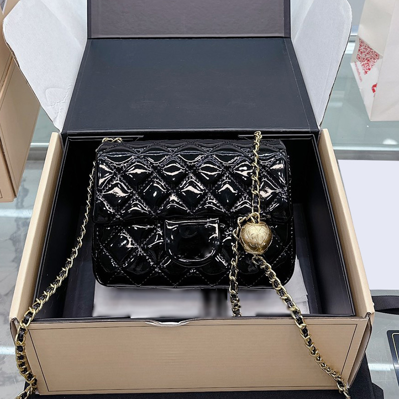 18cm Womens Designer Patent Leather Quilted Bags Classic Mini Flap Square Purse With Crush Gold Ball Crossbody Shoulder Designer Outdoor Sacoche Handbags, Box
18cm Womens Designer Patent Leather Quilted Bags Classic Mini Flap Square Purse With Crush Gold Ball Crossbody Shoulder Designer Outdoor Sacoche Handbags, Box