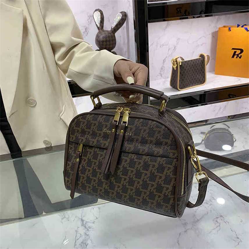 glory 2022 new fashion style large capacity bag texture Boston pillow bag sling one shoulder Crossbody Bag, Brown
glory 2022 new fashion style large capacity bag texture Boston pillow bag sling one shoulder Crossbody Bag, Brown