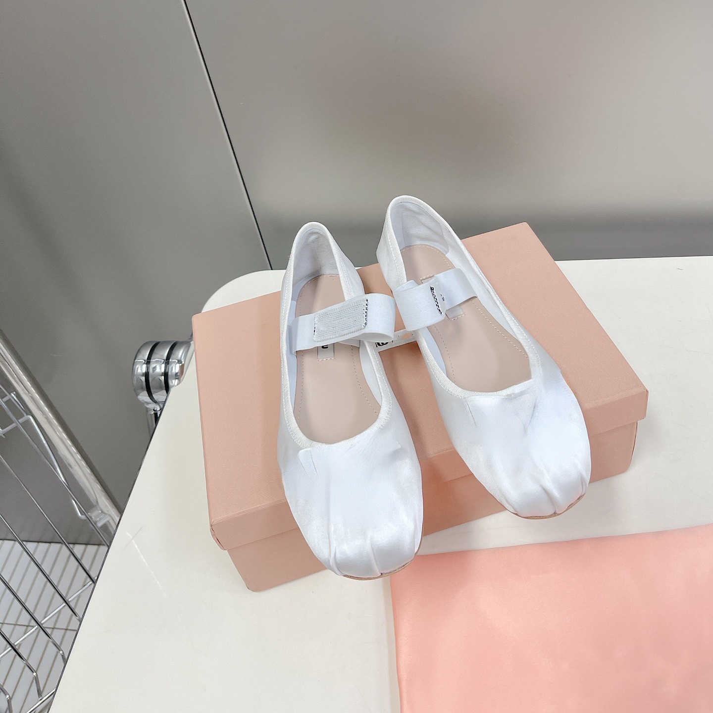 Brand Casual Shoes 22 summer and autumn new color ballet shoes soft and comfortable Dance shoes bows high quality, Red
Brand Casual Shoes 22 summer and autumn new color ballet shoes soft and comfortable Dance shoes bows high quality, Red