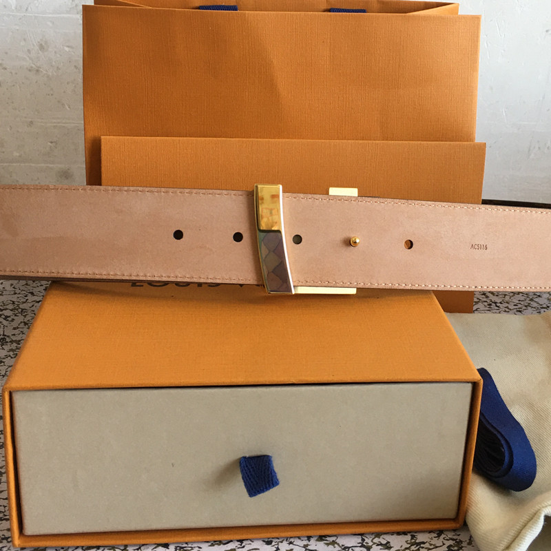 2021 Men/women Belts for Men Genuine Leather Designer Cowhide black and white elastic ladies belt Letter copper buckle high-end customization, Belt with box
2021 Men/women Belts for Men Genuine Leather Designer Cowhide black and white elastic ladies belt Letter copper buckle high-end customization, Belt with box