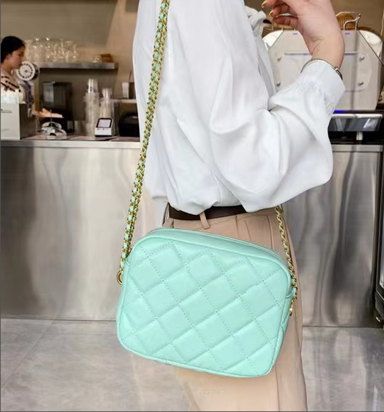 Fashion Classic Flap CF bag Mini Vintage Square Panda Bags Black Matelasse Chain Cross Body Shoulder Quilted Calfskin Leather with double boxes001, #8
Fashion Classic Flap CF bag Mini Vintage Square Panda Bags Black Matelasse Chain Cross Body Shoulder Quilted Calfskin Leather with double boxes001, #8