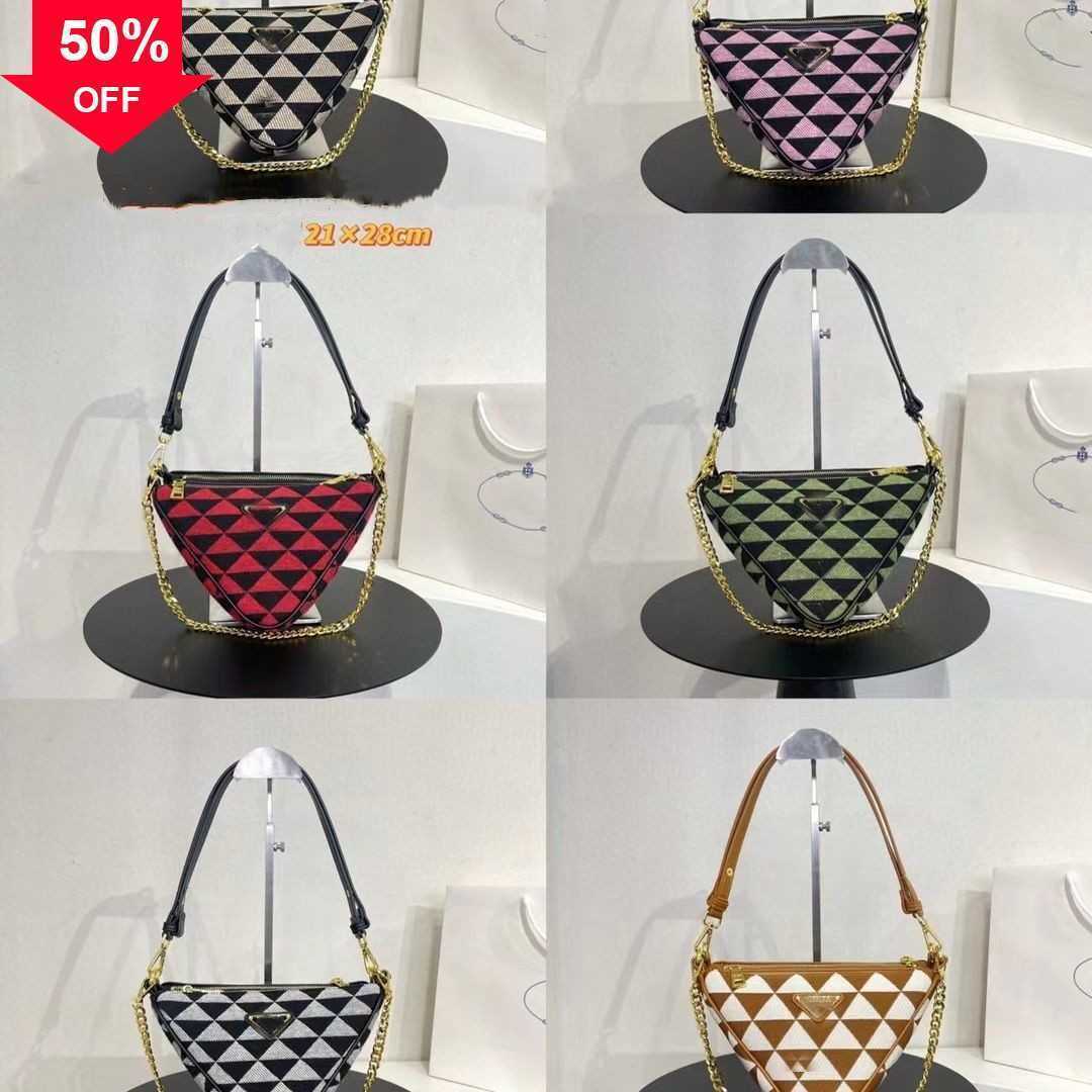 Women's luxury designer single shoulder bag new triangle style high fashion texture multi-functional single shoulder cross-body bag factory direct sales, Red
Women's luxury designer single shoulder bag new triangle style high fashion texture multi-functional single shoulder cross-body bag factory direct sales, Red