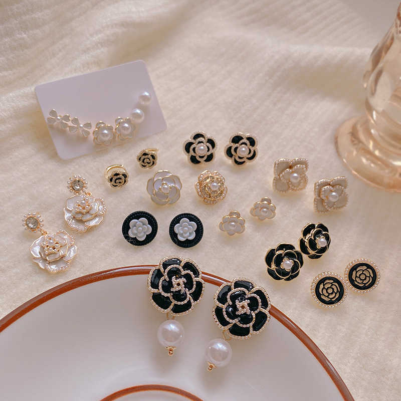 French Baroque Camellia Earrings Women's Network Red Temperament Flower Earrings S925 Silver Needle
French Baroque Camellia Earrings Women's Network Red Temperament Flower Earrings S925 Silver Needle