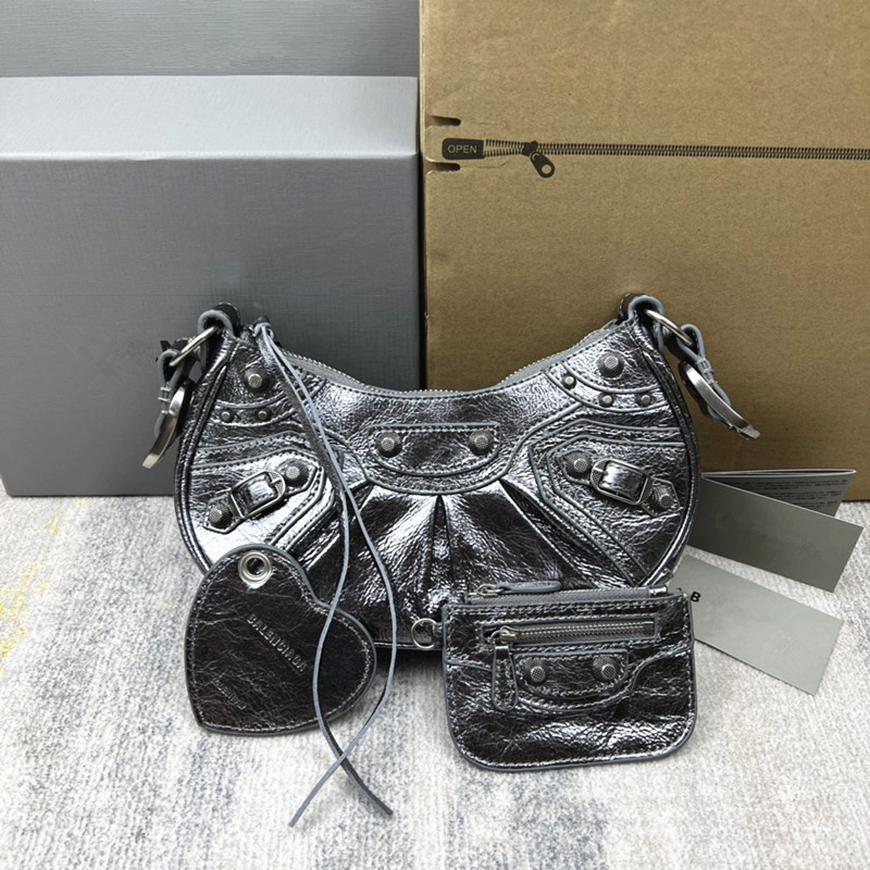 Vintage motorcycle half moon crossbody pochette bag Luxury Women's mens Designer LE CAGOLE satchel with coin purse rivet tote handbags brand shoulder clutch bags, Black
Vintage motorcycle half moon crossbody pochette bag Luxury Women's mens Designer LE CAGOLE satchel with coin purse rivet tote handbags brand shoulder clutch bags, Black