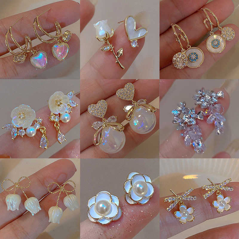 Sweet sister super fairy flower bow earrings niche design high sense 925 silver ear nails female new fashion
Sweet sister super fairy flower bow earrings niche design high sense 925 silver ear nails female new fashion