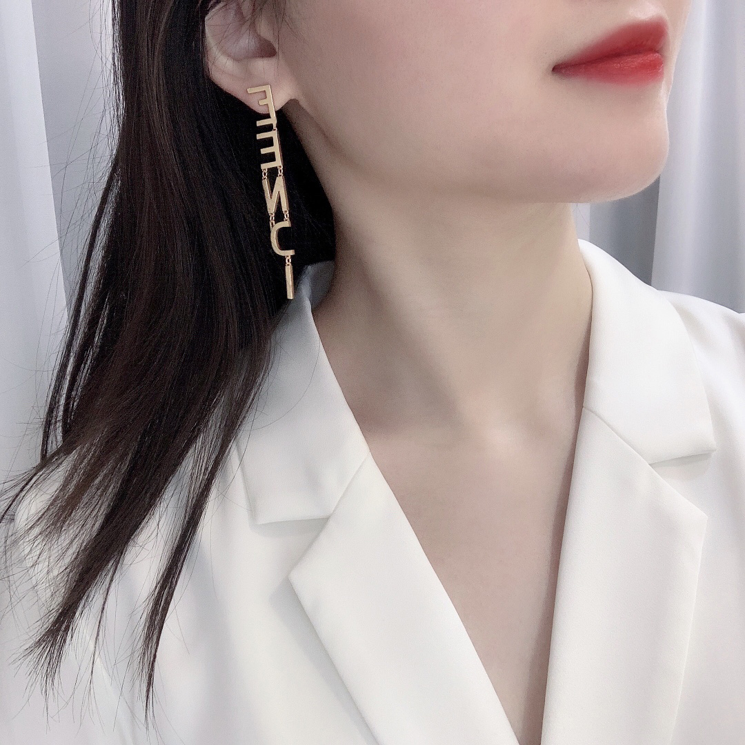 Luxury designers jewelry necklace bracelet earrings set designer pendant necklaces charms bracelets simple classic earings for womens gift beautiful
Luxury designers jewelry necklace bracelet earrings set designer pendant necklaces charms bracelets simple classic earings for womens gift beautiful
