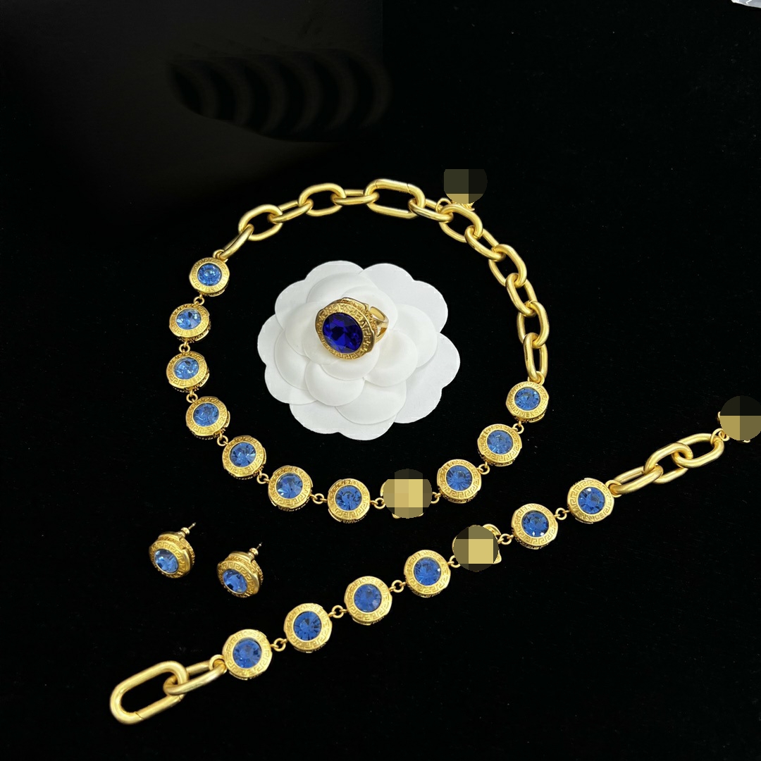 Fashion Luxury Designed Brass Enamel Necklaces V Pendant Banshee Medusa Head 18K Gold Plated Bracelets Earrings Rings Women's Jewelry Birthday Gifts MS1 --04, Such as picture color
Fashion Luxury Designed Brass Enamel Necklaces V Pendant Banshee Medusa Head 18K Gold Plated Bracelets Earrings Rings Women's Jewelry Birthday Gifts MS1 --04, Such as picture color