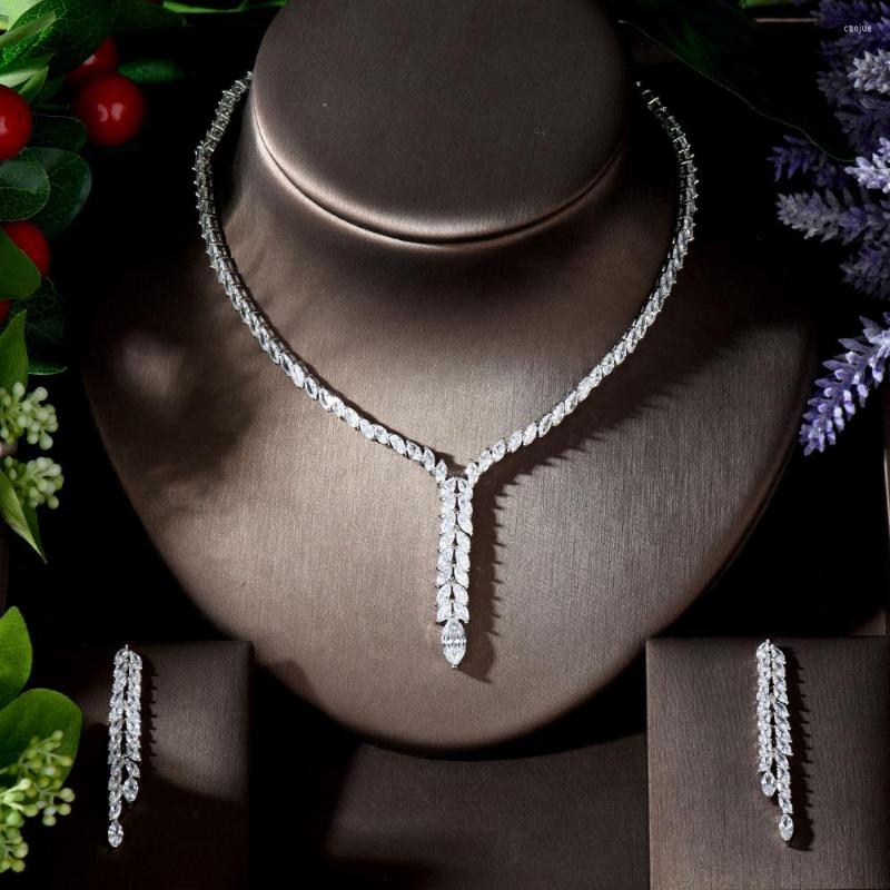 Necklace Earrings Set Fashion High Quality White Cubic Zirconia Paved Ladies Leaf Pendant Love Gift N-1235, Picture shown
Necklace Earrings Set Fashion High Quality White Cubic Zirconia Paved Ladies Leaf Pendant Love Gift N-1235, Picture shown