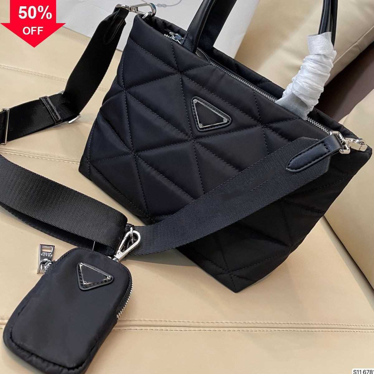 Women's luxury designer handbag single shoulder bag new fashion leisure home three-in-one multifunctional filler nylon handbag factory direct sales, Black
Women's luxury designer handbag single shoulder bag new fashion leisure home three-in-one multifunctional filler nylon handbag factory direct sales, Black