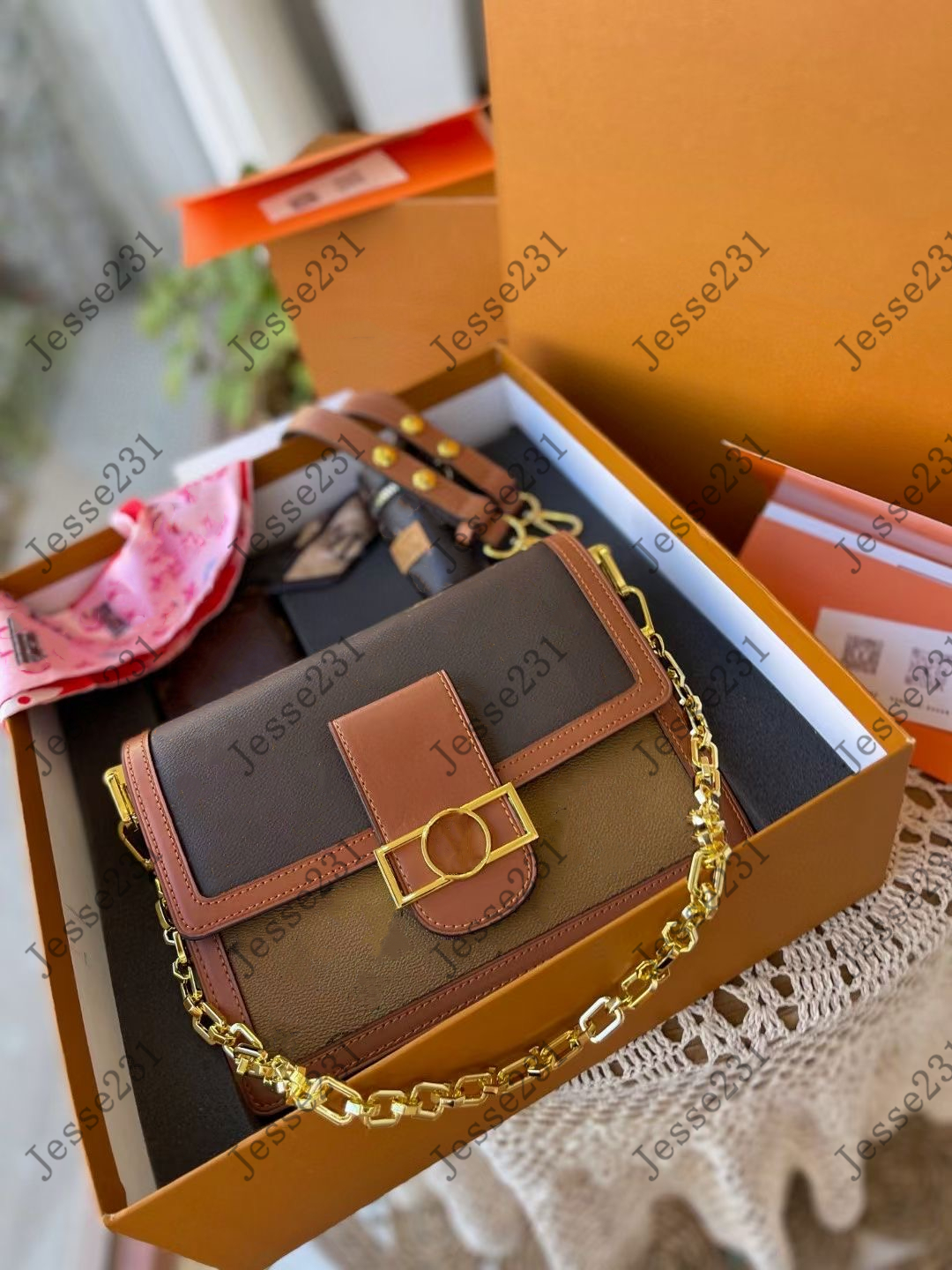 Designer Women Genuine Leather 25cm 4pcs/set Shoulder bags wallet Silk scarves Lipstick bag Lady Chest pack handbags purse messenger cross body Tote with Gift box
Designer Women Genuine Leather 25cm 4pcs/set Shoulder bags wallet Silk scarves Lipstick bag Lady Chest pack handbags purse messenger cross body Tote with Gift box