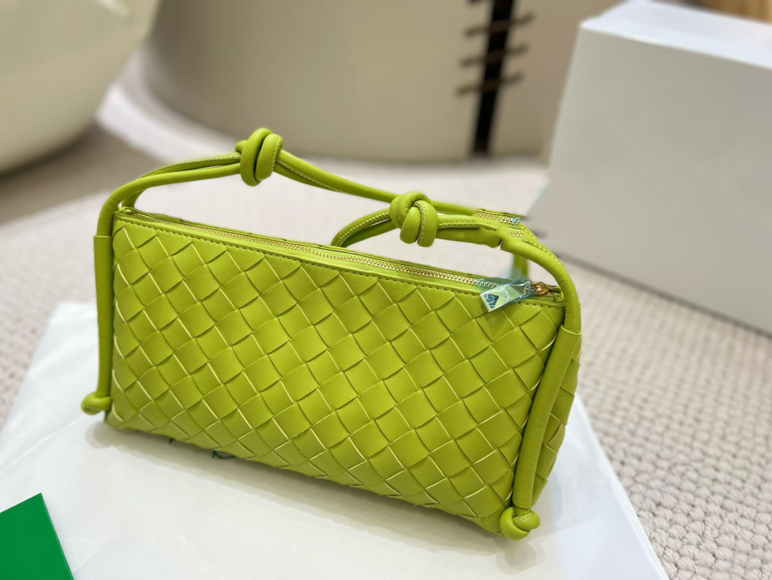 New designer handbags woven series fashion trend luxury bags Women's cross body shoulder handbag Pochette, Black
New designer handbags woven series fashion trend luxury bags Women's cross body shoulder handbag Pochette, Black