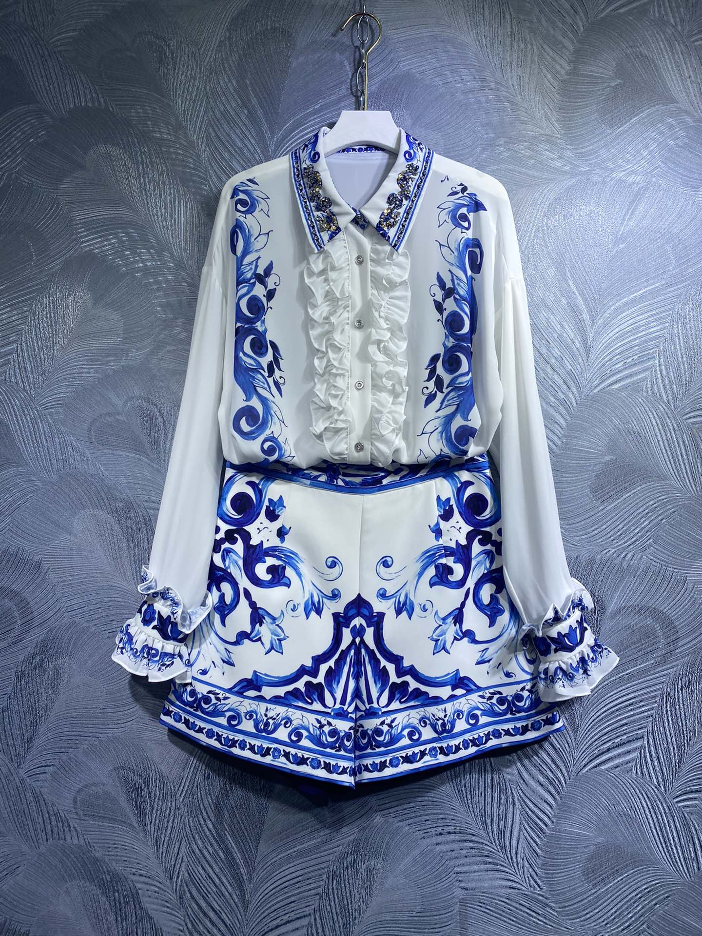 Women's Two Piece Sets Autumn new women's lapel wide sleeve positioning printing shirt waist shorts two-piece set, Customize
Women's Two Piece Sets Autumn new women's lapel wide sleeve positioning printing shirt waist shorts two-piece set, Customize