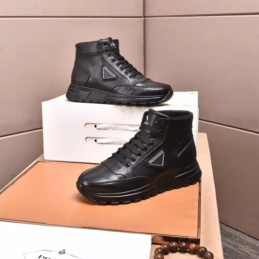 Wholesale High-top Re-Nylon Gabardine Men Sports Shoes District Runner Downtown Leather Sneakers Enameled-metal Triangle Casual Walking EU38-46 With Box
Wholesale High-top Re-Nylon Gabardine Men Sports Shoes District Runner Downtown Leather Sneakers Enameled-metal Triangle Casual Walking EU38-46 With Box