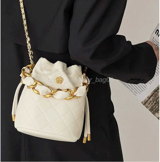 Cross Body 2023 Luxury Vintage Bucket Crossbody Bag Women Brand Chain Flower Metal Small Messenger Bag Female Casual Fashion Shoulder Bag 111222H, Make up the difference
Cross Body 2023 Luxury Vintage Bucket Crossbody Bag Women Brand Chain Flower Metal Small Messenger Bag Female Casual Fashion Shoulder Bag 111222H, Make up the difference