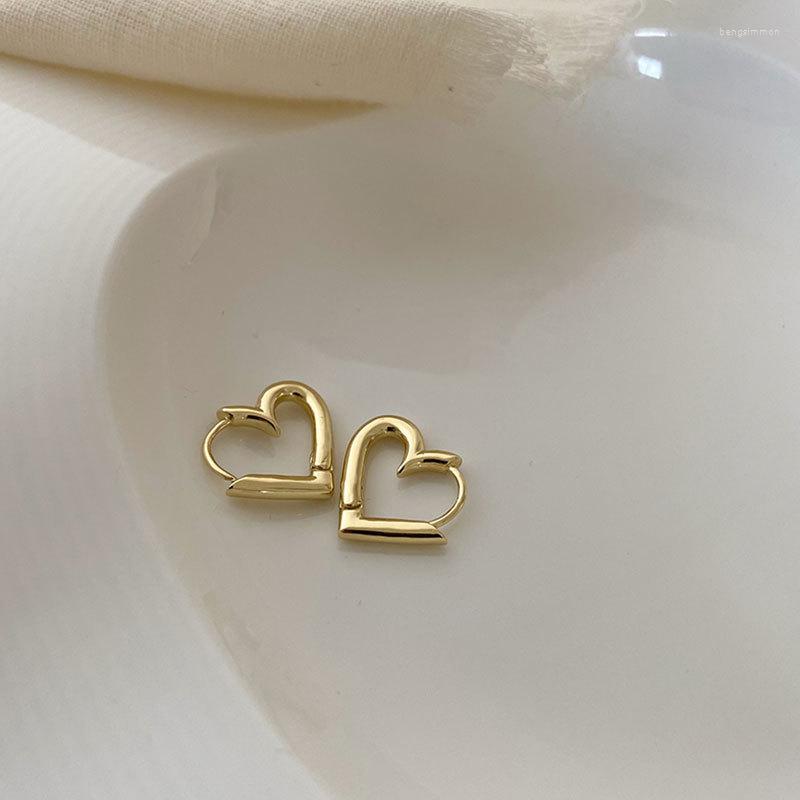 Hoop Earrings Heart Cuff For Women Vintage Minimalist Irregular Twist Small Punk Piercing Ear Rings Korean 2022 Gifts Wholesale
Hoop Earrings Heart Cuff For Women Vintage Minimalist Irregular Twist Small Punk Piercing Ear Rings Korean 2022 Gifts Wholesale