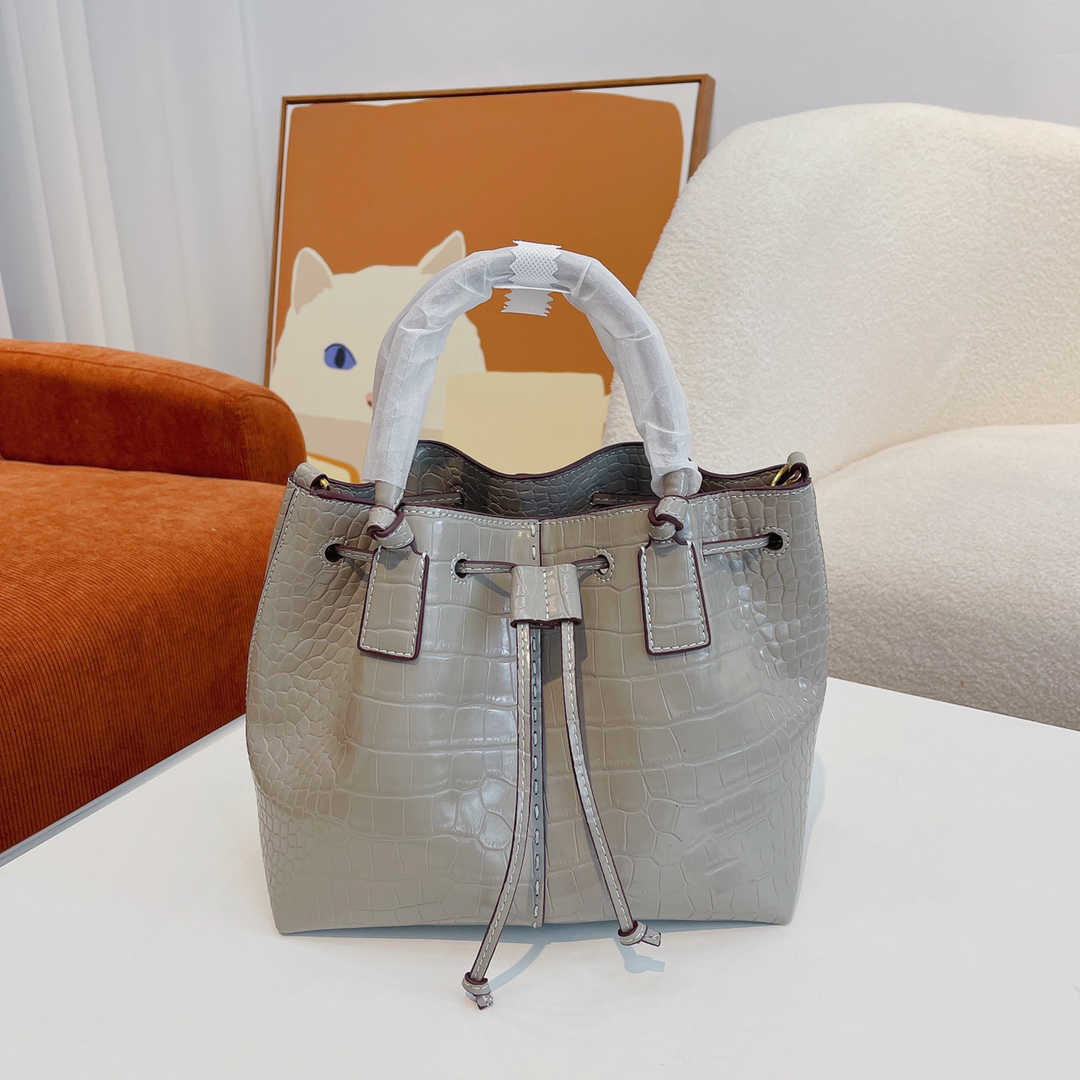 Shoulder Bag Designer Bags Purse crossbody women Leather Handbag Tote diamond Cross body Fashion Shopping Wallet, Tu01 25*13*22cm
Shoulder Bag Designer Bags Purse crossbody women Leather Handbag Tote diamond Cross body Fashion Shopping Wallet, Tu01 25*13*22cm