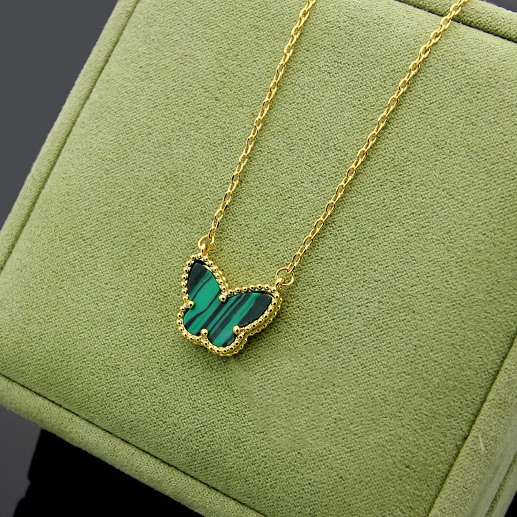 pendant necklaces designer jewelry chains luxury bijoux cjewelers VC letter Four-leaf flower single drill shell carved texture butterfly original packaging
pendant necklaces designer jewelry chains luxury bijoux cjewelers VC letter Four-leaf flower single drill shell carved texture butterfly original packaging